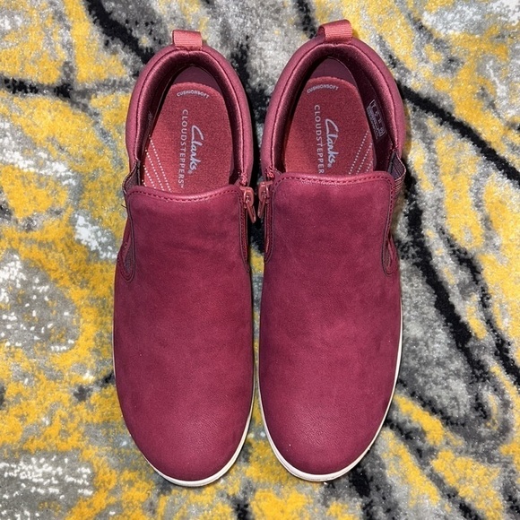 Clarks Women's burgundy Ankle Suede casual Booties Size 9.5M - Picture 3 of 4